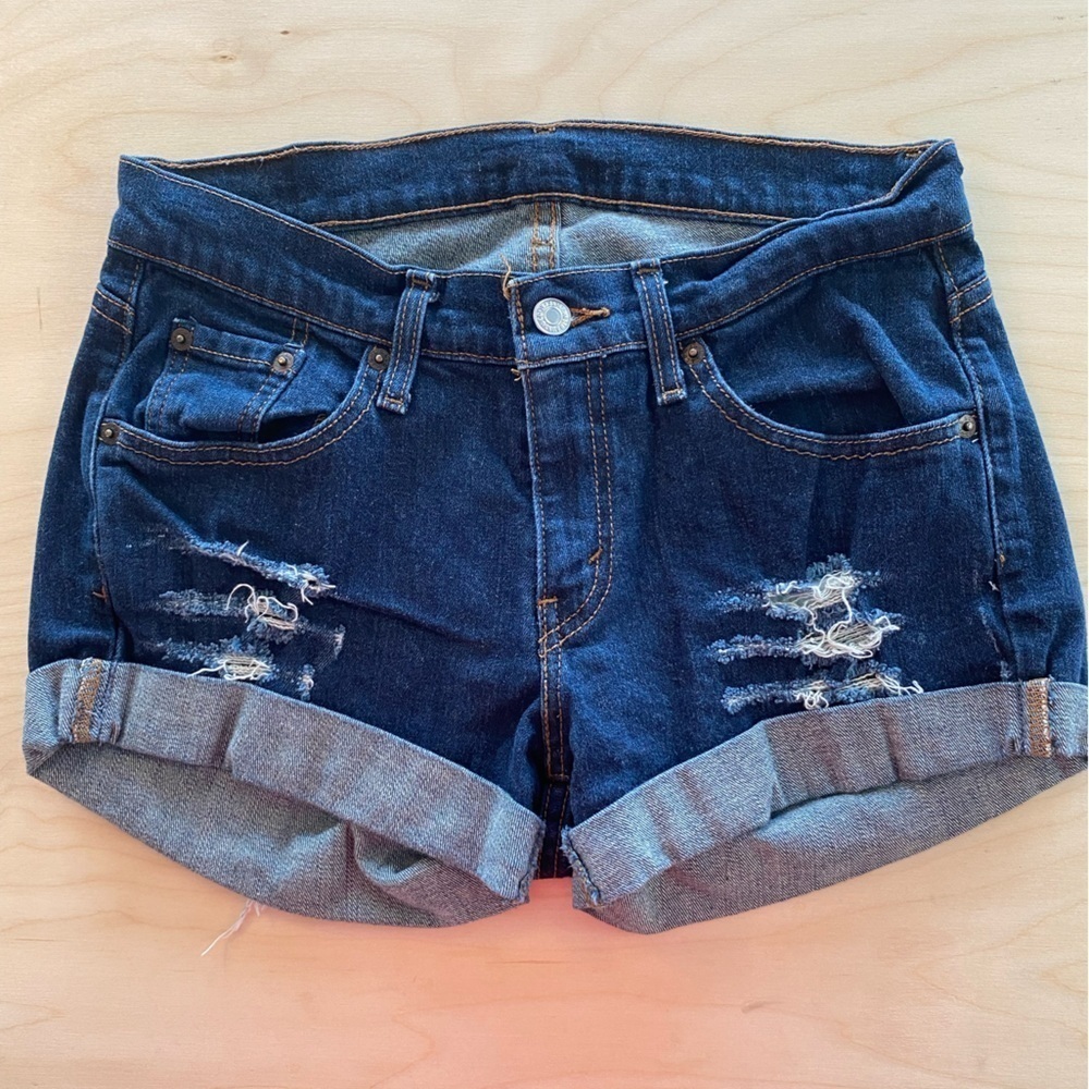 Levi’s Jean Shorts No tag Waist measurement is 30 inches ( DB)